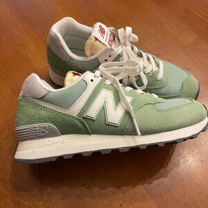 New Balance Classics  U574v1  Green/White Womens size 7